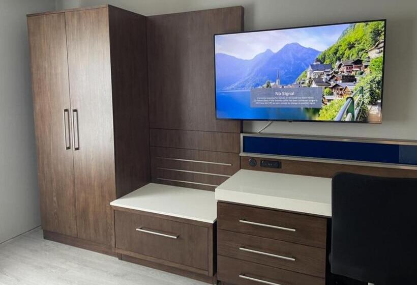 Luxor Inn & Suites, A Travelodge By Wyndham