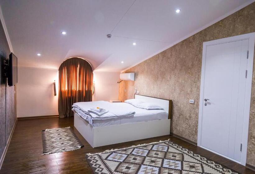Manija Hostel