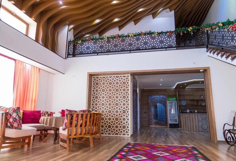 Manija Hostel