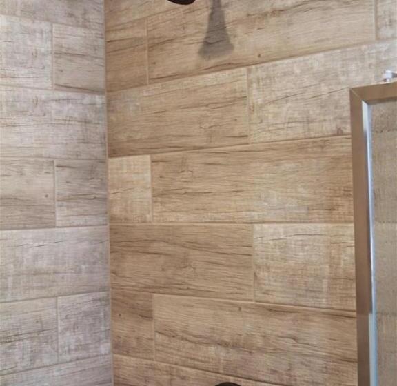 فندق على الطريق Hurricane Hideaway Lodging
