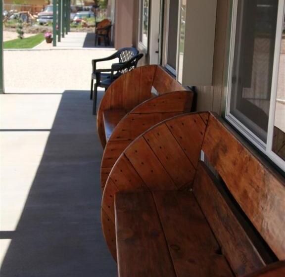 فندق على الطريق Hurricane Hideaway Lodging