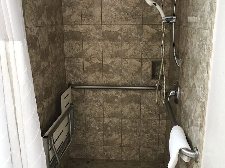 فندق على الطريق Manhattan Inn & Suites