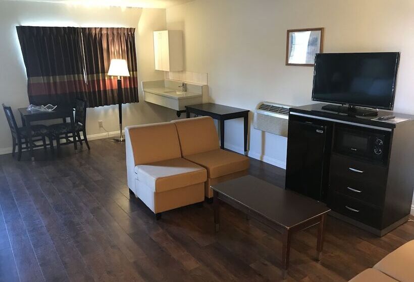 فندق على الطريق Manhattan Inn & Suites