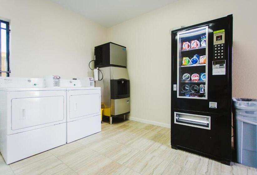 Мотель Scottish Inn & Suites