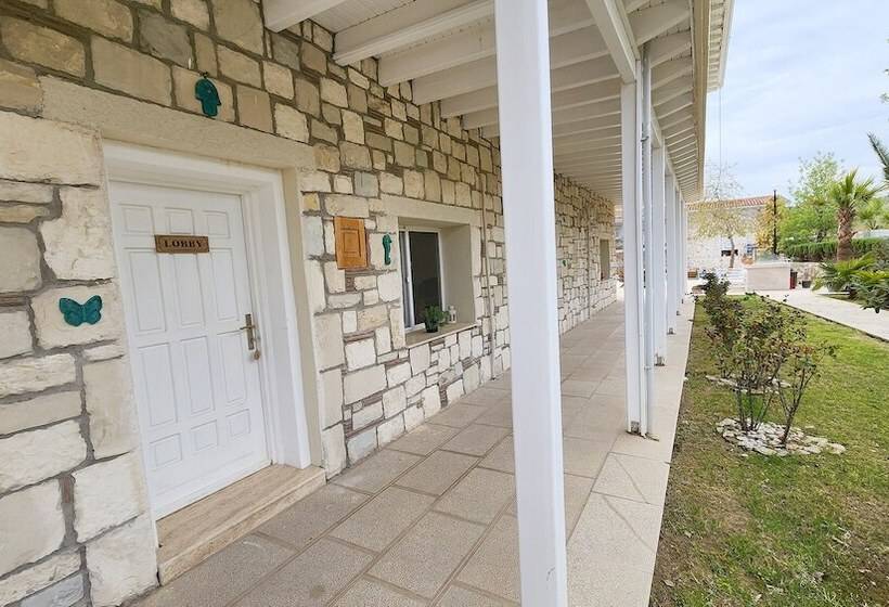 Otel Naturla Göl Evi