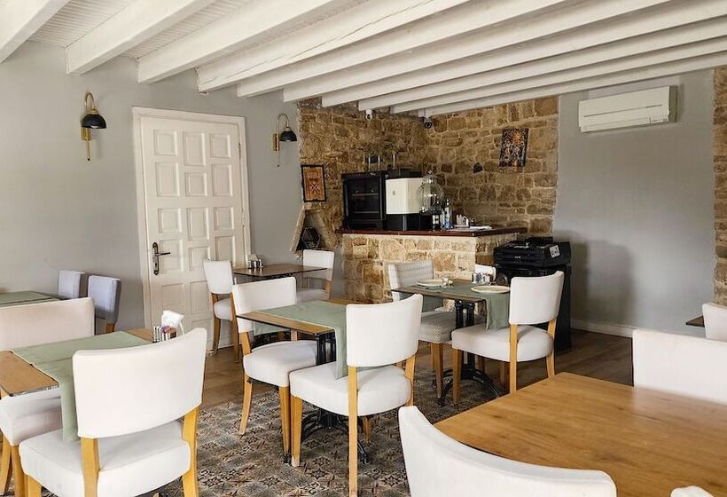 Otel Naturla Göl Evi