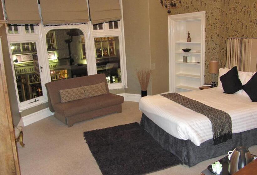 פנסיון Monties Guest House   Adults Only