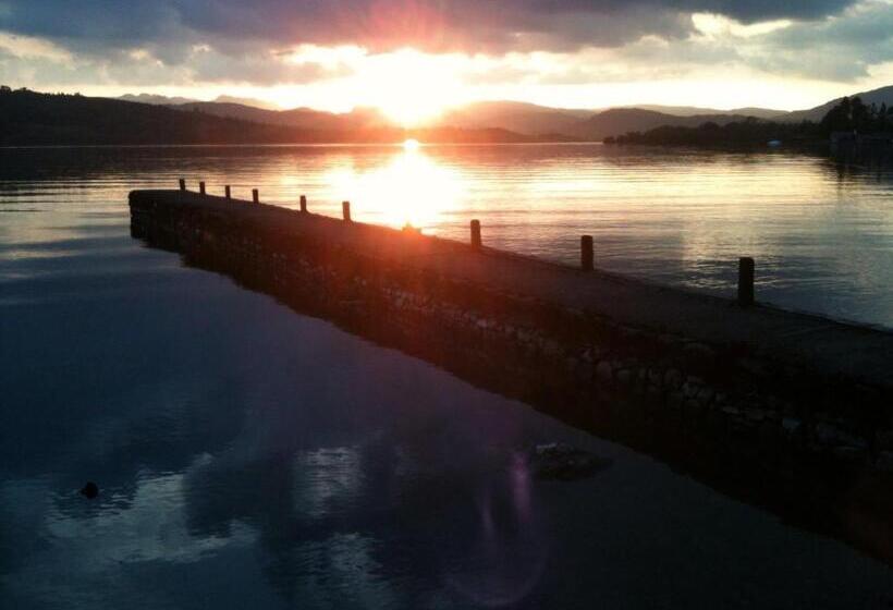 פנסיון Monties Guest House   Adults Only