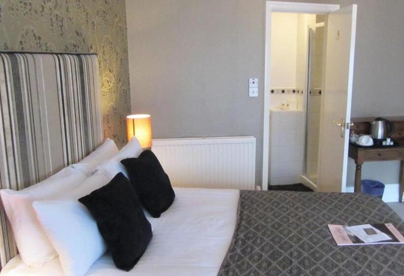 פנסיון Monties Guest House   Adults Only