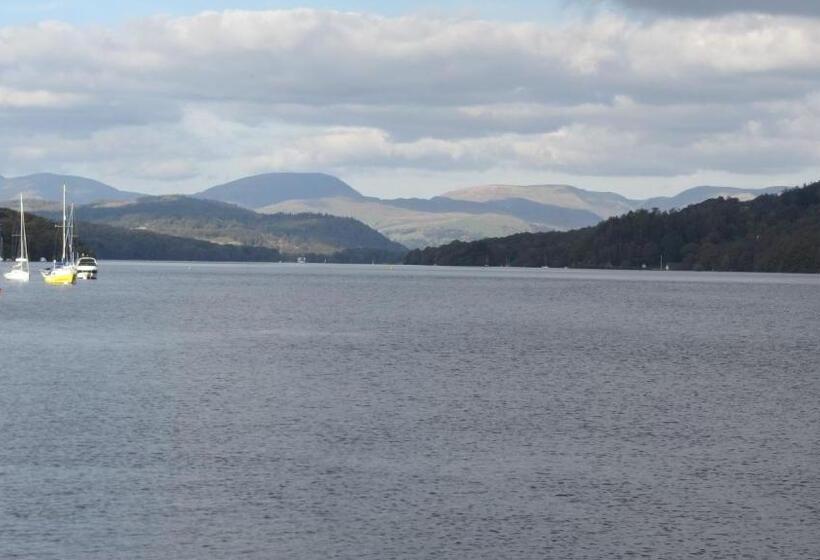 פנסיון Monties Guest House   Adults Only