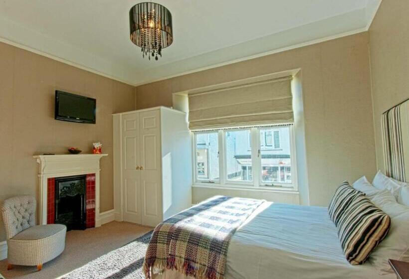 פנסיון Monties Guest House   Adults Only