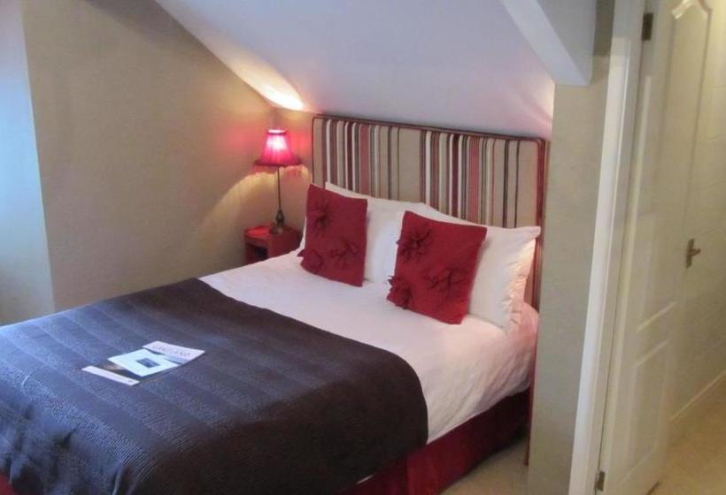 פנסיון Monties Guest House   Adults Only