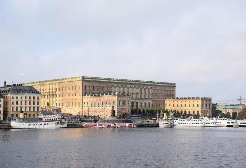 Ramilton Old Town Hostel