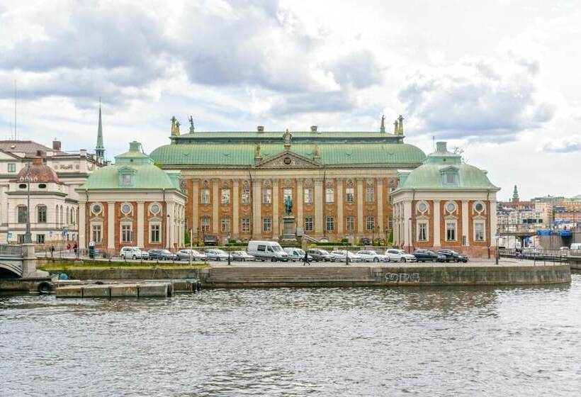 Ramilton Old Town Hostel