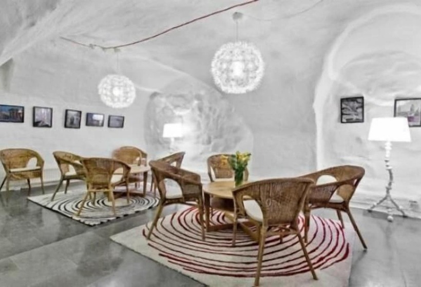 Ramilton Old Town Hostel