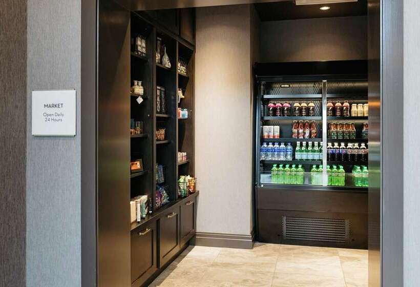 The Axis Moline Hotel, Tapestry Collection By Hilton