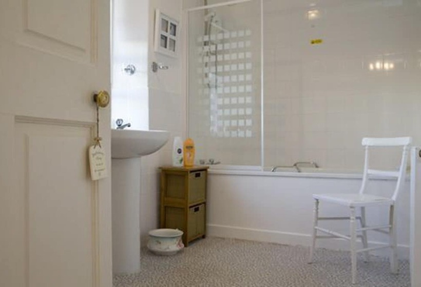 Balmashanner Bed And Breakfast