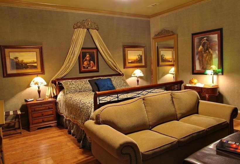 צימר Bybee's Historic Inn