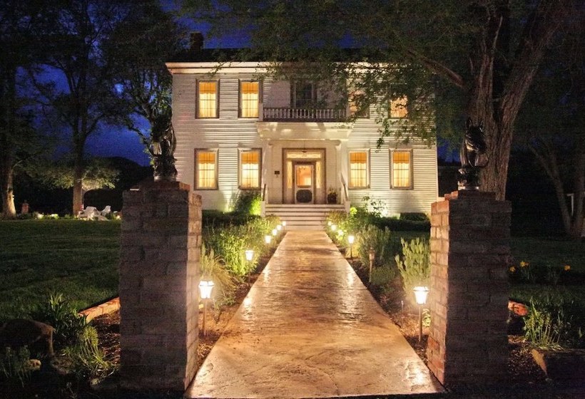 צימר Bybee's Historic Inn