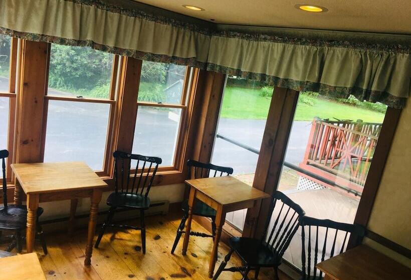 تختخواب و صبحانه Carriage Barn Inn