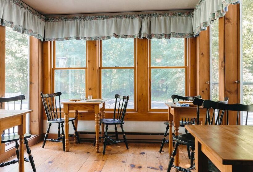 تختخواب و صبحانه Carriage Barn Inn