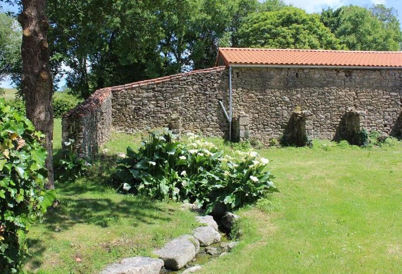 تختخواب و صبحانه Chambres D'hôtes Logis Charrier Le Petit Bignon
