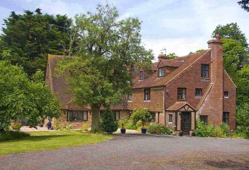 Bed and Breakfast Cleavers Lyng 16th Century Country House