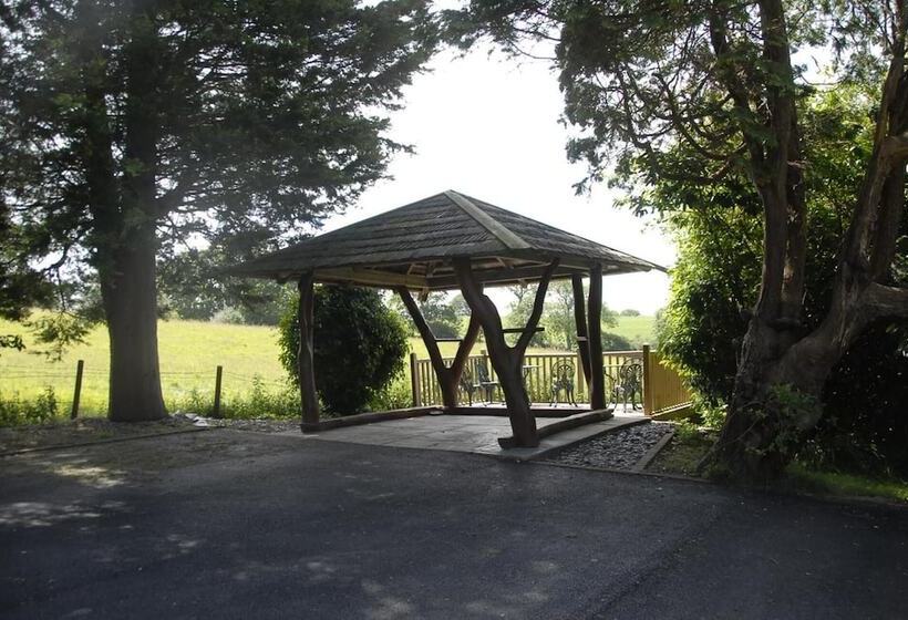 Bed and Breakfast Cleavers Lyng 16th Century Country House