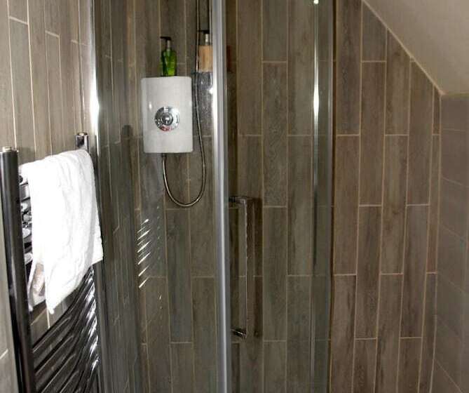 Bed and Breakfast Cleavers Lyng 16th Century Country House