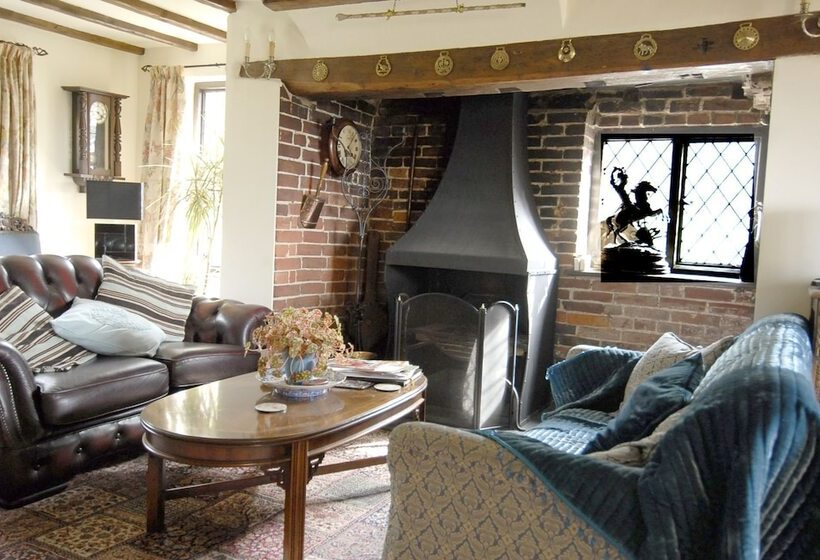 Bed and Breakfast Cleavers Lyng 16th Century Country House