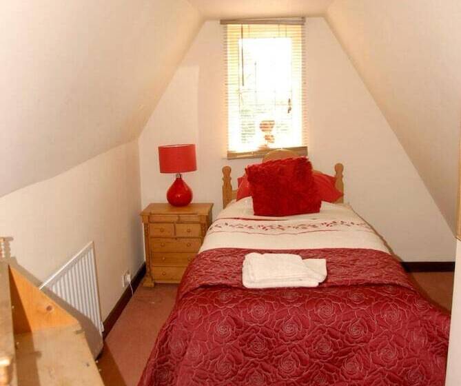 Bed and Breakfast Cleavers Lyng 16th Century Country House