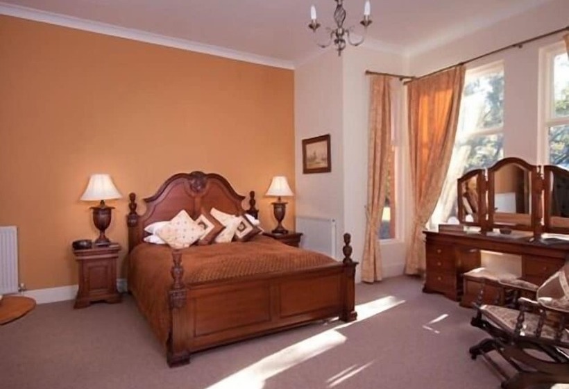 مبيت وإفطار Ellingham House