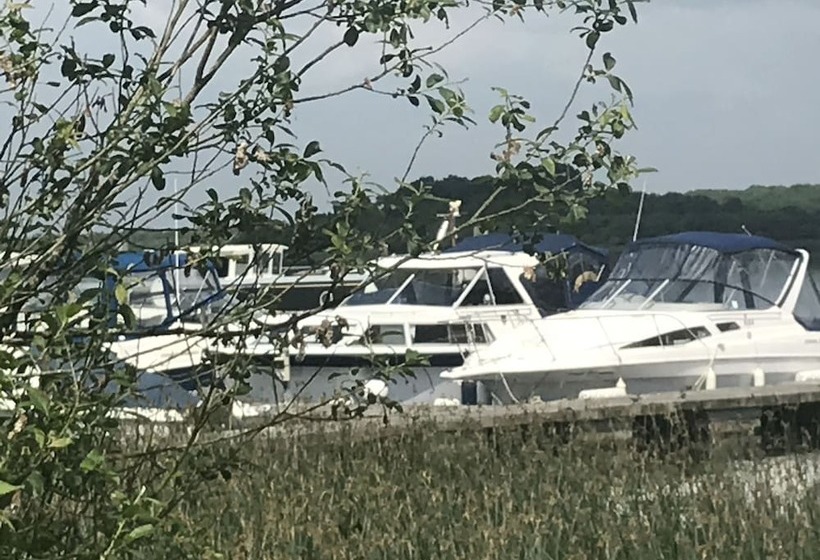 민박 Knockninny Country House & Marina