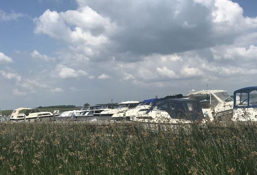 مبيت وإفطار Knockninny Country House & Marina