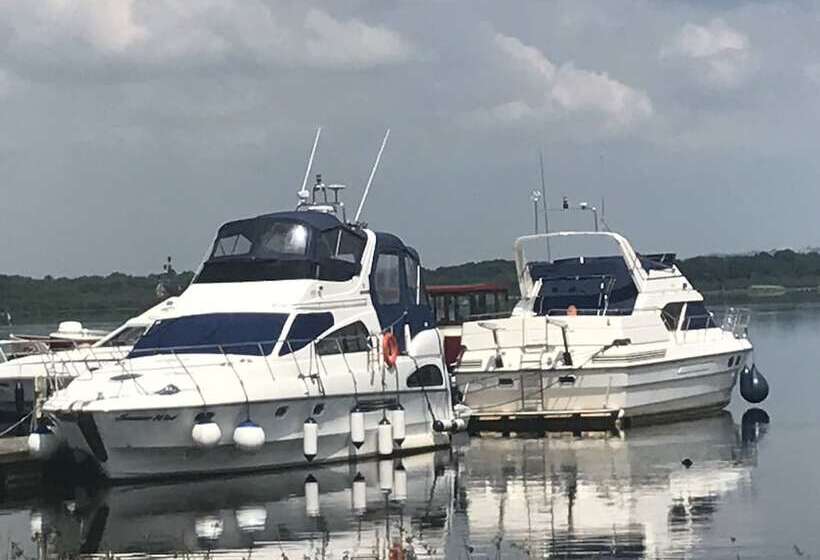 مبيت وإفطار Knockninny Country House & Marina