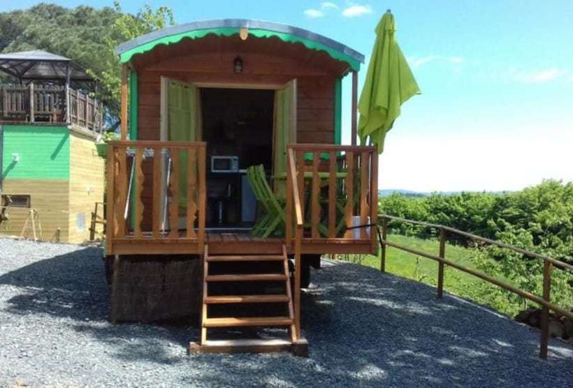 Bed and Breakfast Domaine La Moretie  La Roulotte