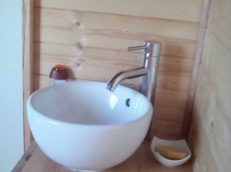 Bed and Breakfast Domaine La Moretie  La Roulotte