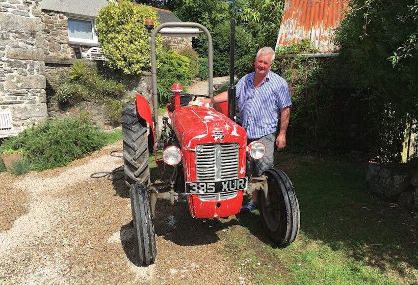 مبيت وإفطار Little Pengelly Farm