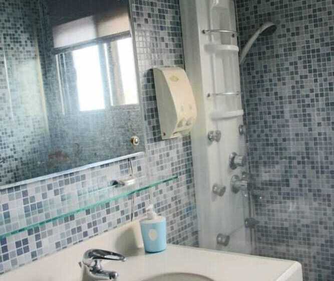 تختخواب و صبحانه Maple