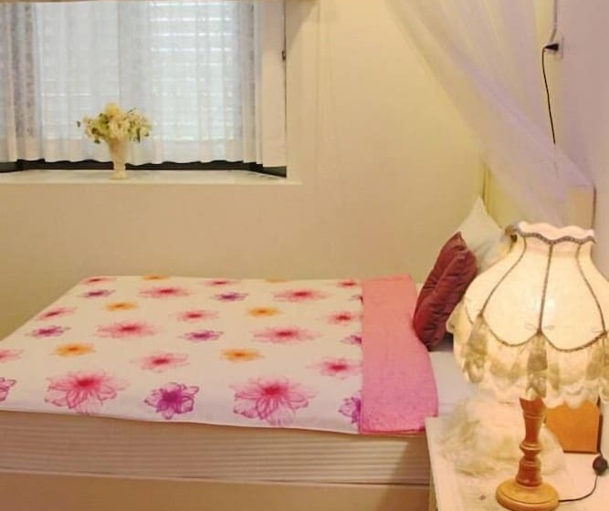 تختخواب و صبحانه Maple