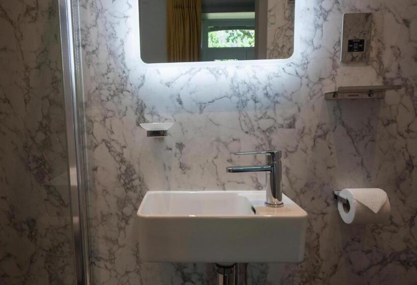 Bed and Breakfast Mary S Court Guest House   Mairlys