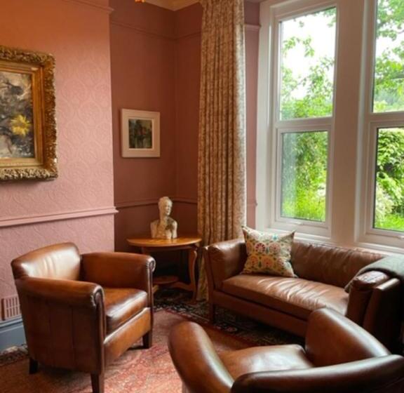 Bed and Breakfast Mary S Court Guest House   Mairlys