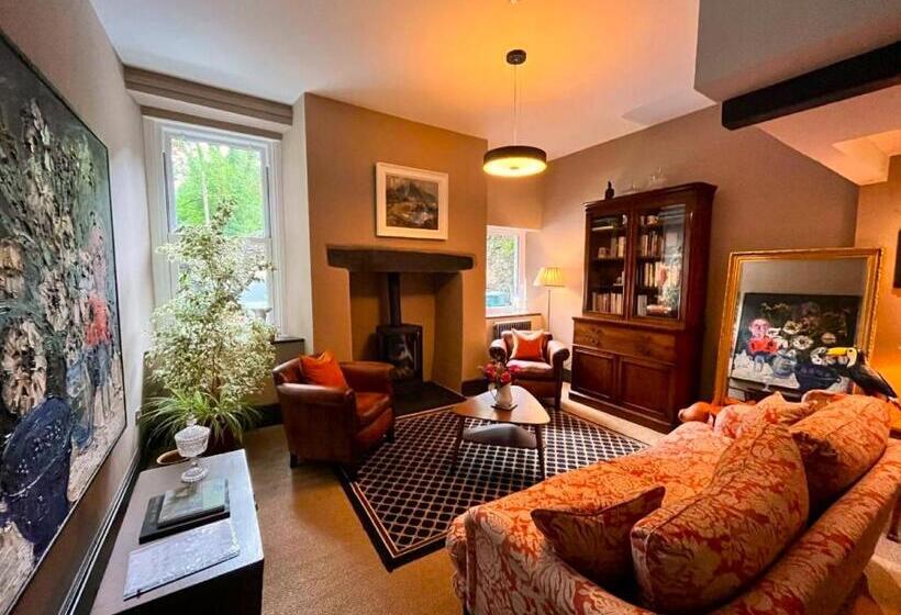 Bed and Breakfast Mary S Court Guest House   Mairlys