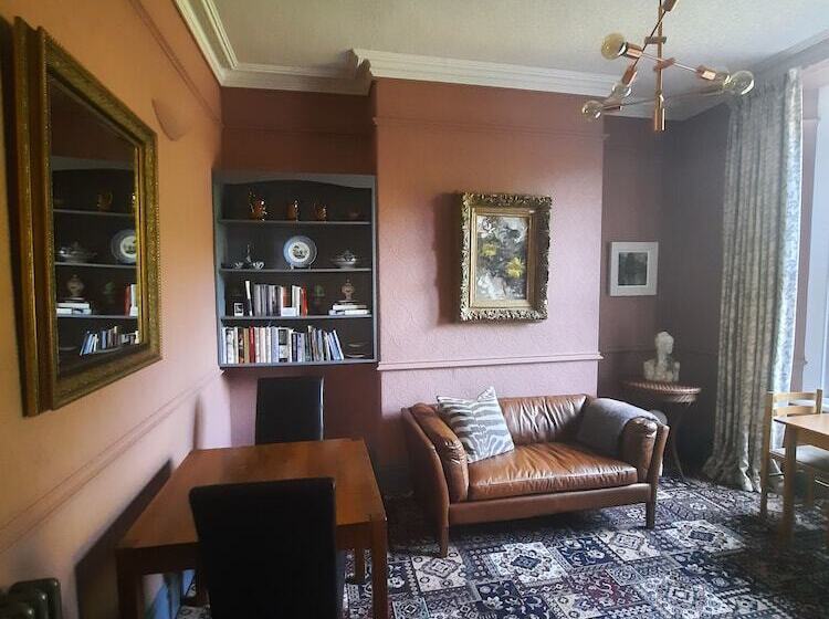 Bed and Breakfast Mary S Court Guest House   Mairlys