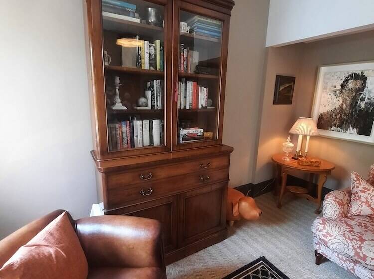 Bed and Breakfast Mary S Court Guest House   Mairlys