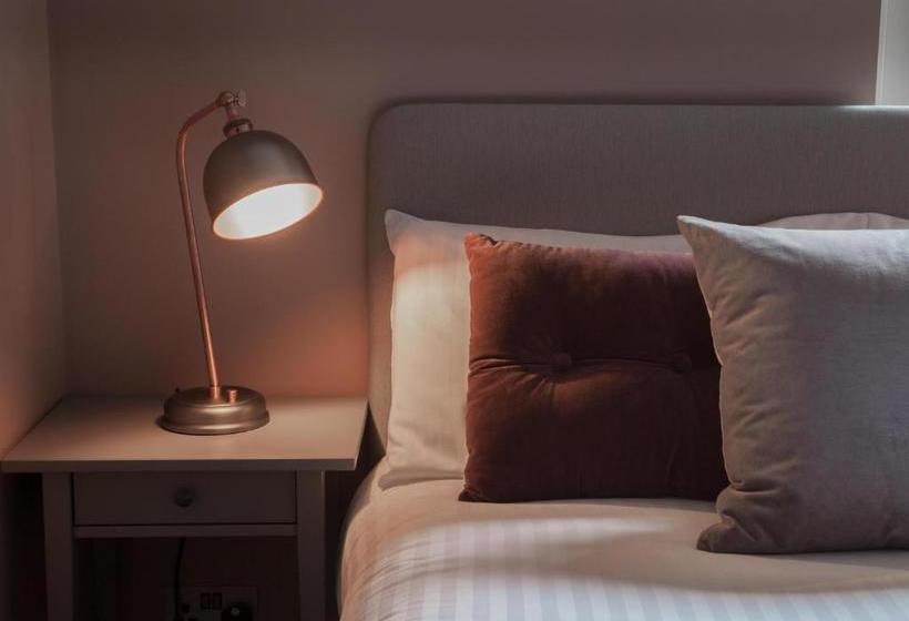 Bed and Breakfast Mary S Court Guest House   Mairlys