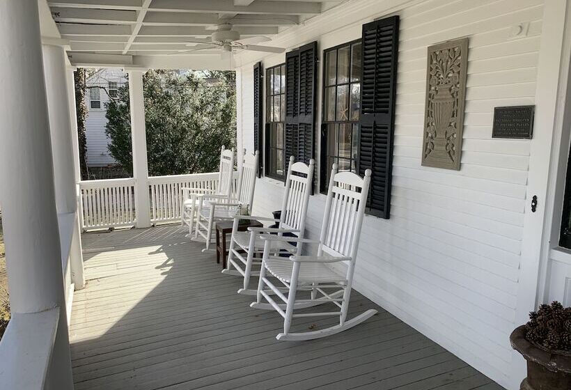 مبيت وإفطار Olde Captains Inn