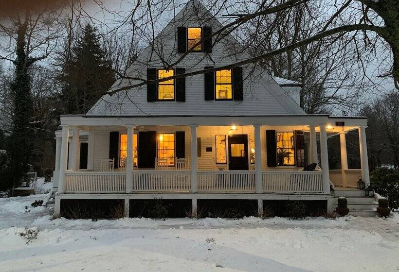 مبيت وإفطار Olde Captains Inn