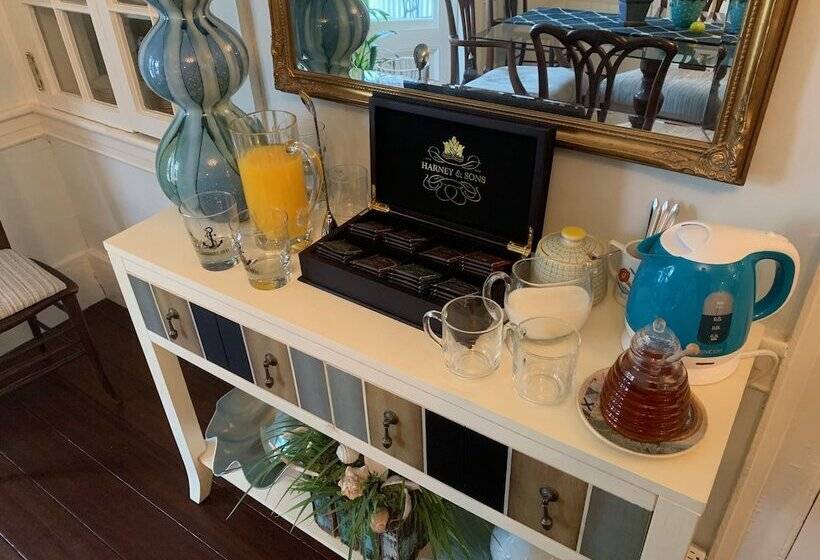 مبيت وإفطار Olde Captains Inn