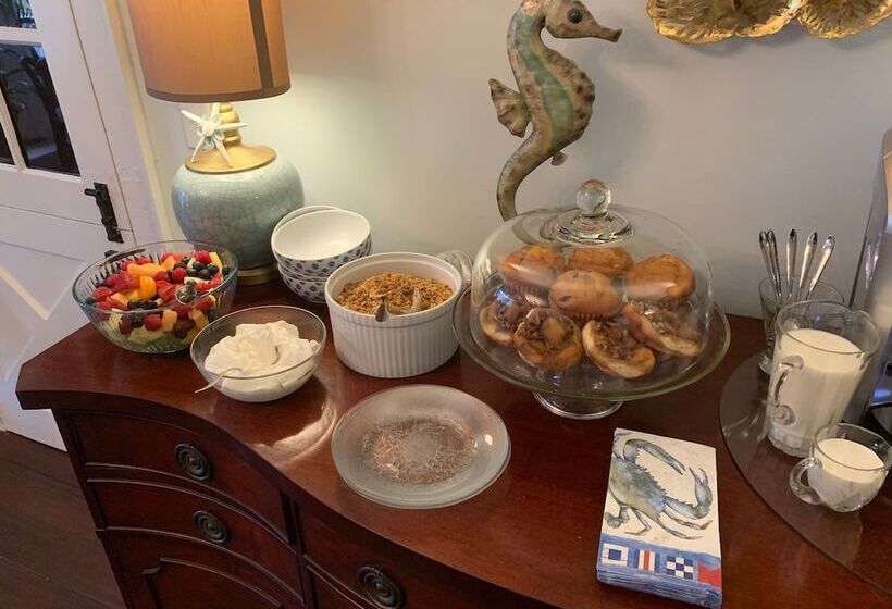 مبيت وإفطار Olde Captains Inn